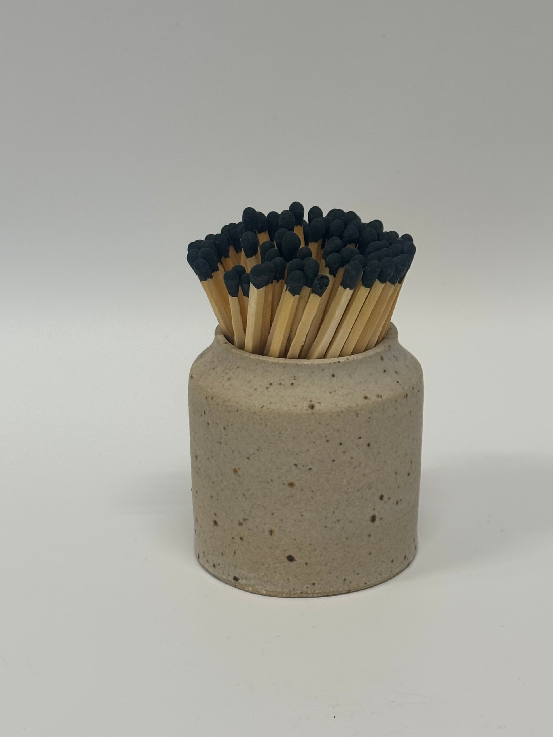 strike pot // oat matte