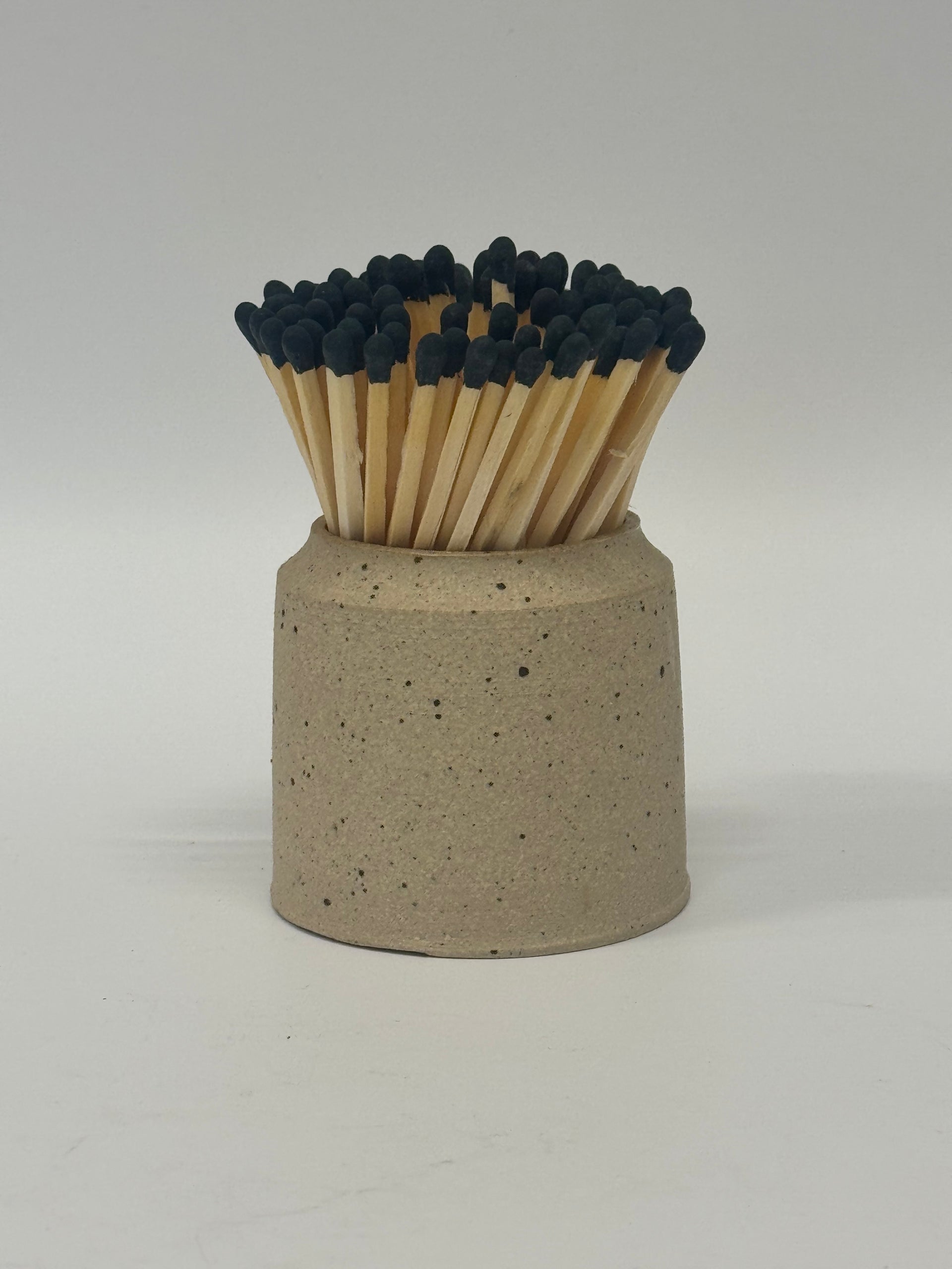 strike pot // raw clay [black matches]