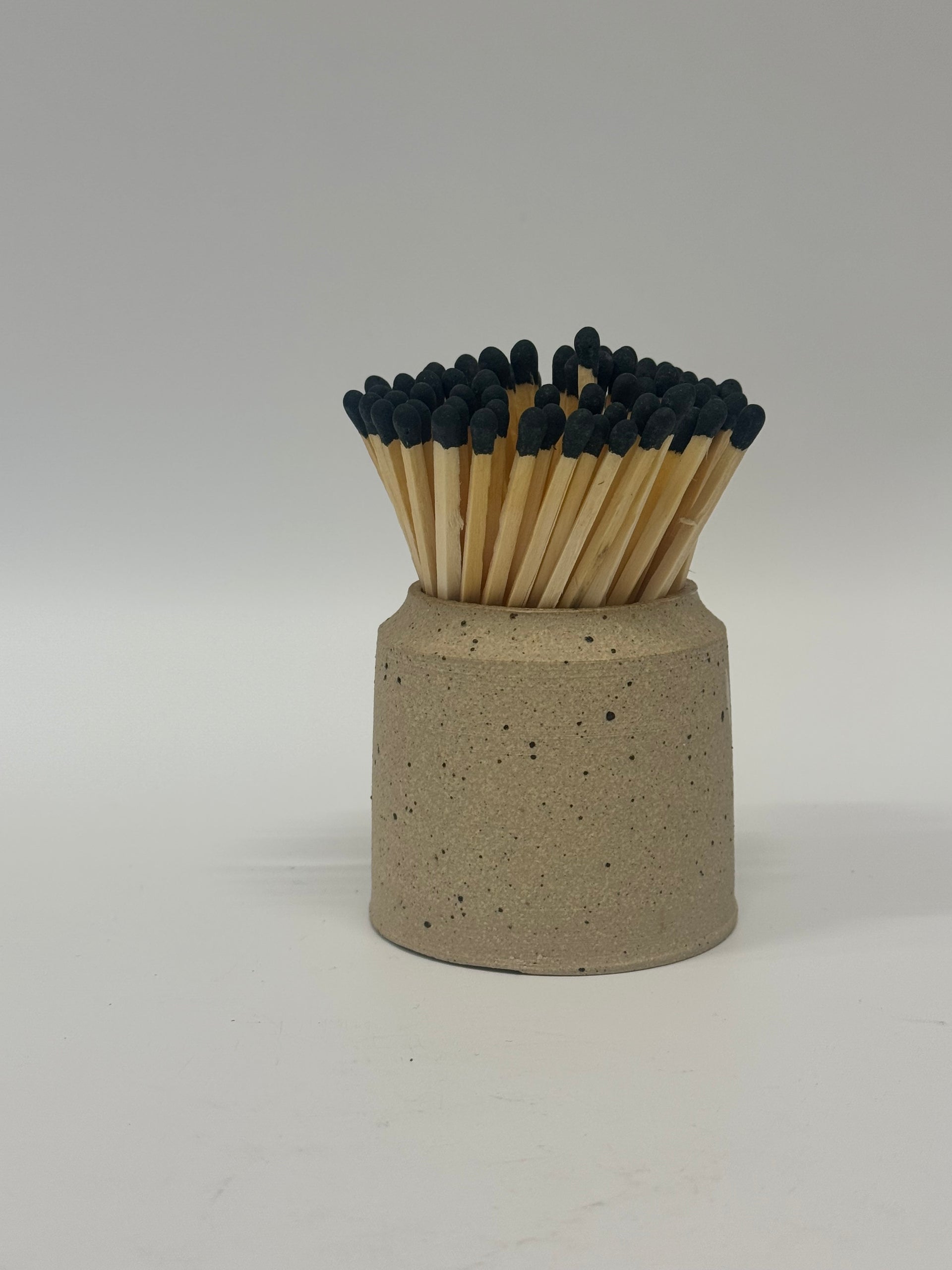 strike pot // raw clay [black matches]