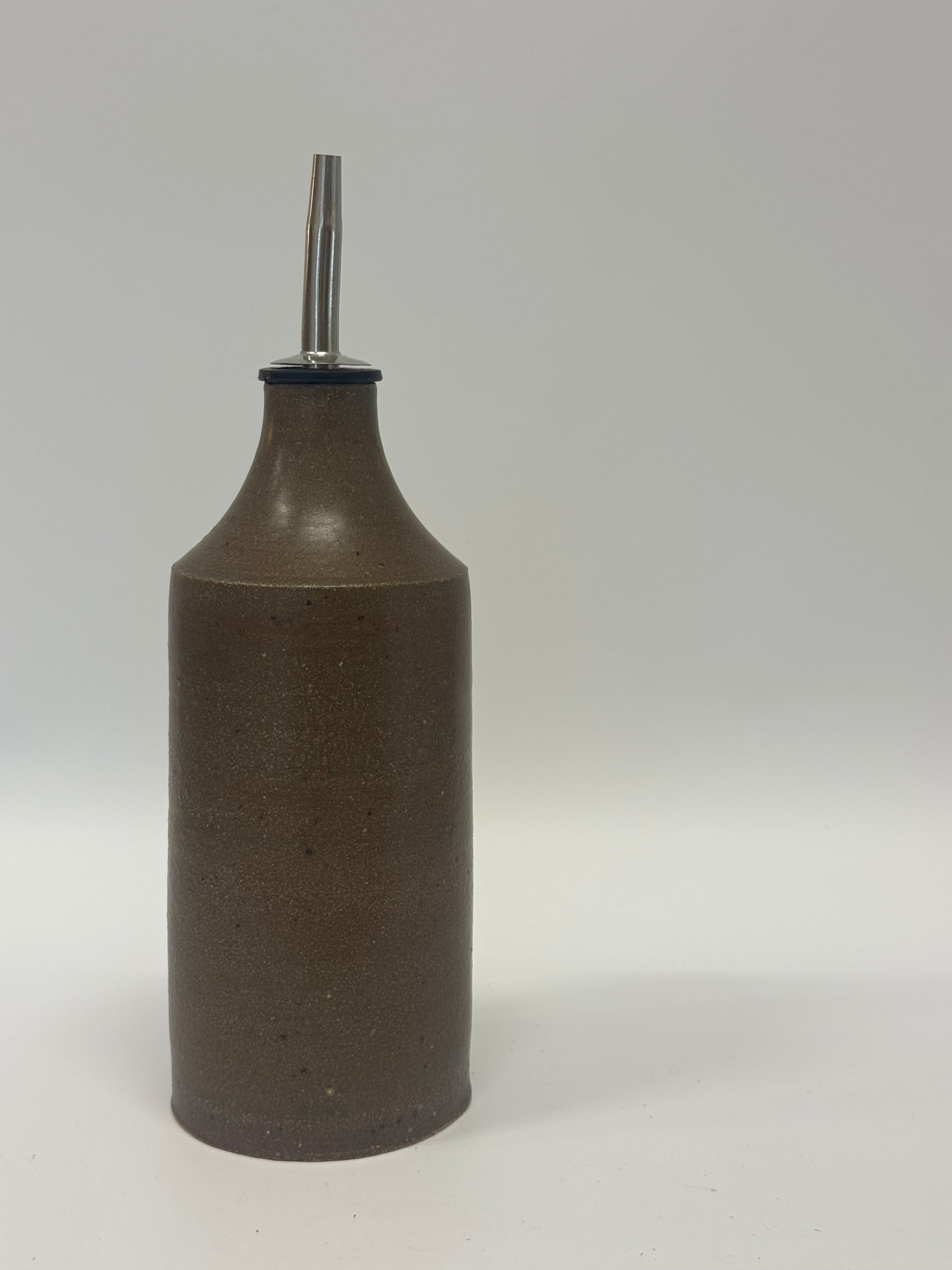 oil pourer // leather